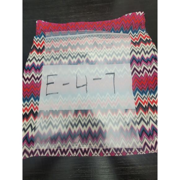Womens Express Skirt Size XS Bodycon Multicolored Chevron Knit Mini - Picture 10 of 10